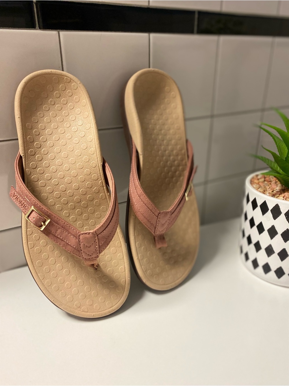 Vionic Women's Thong Sandals in Rose Pink and Tan - Picture 2 of 6